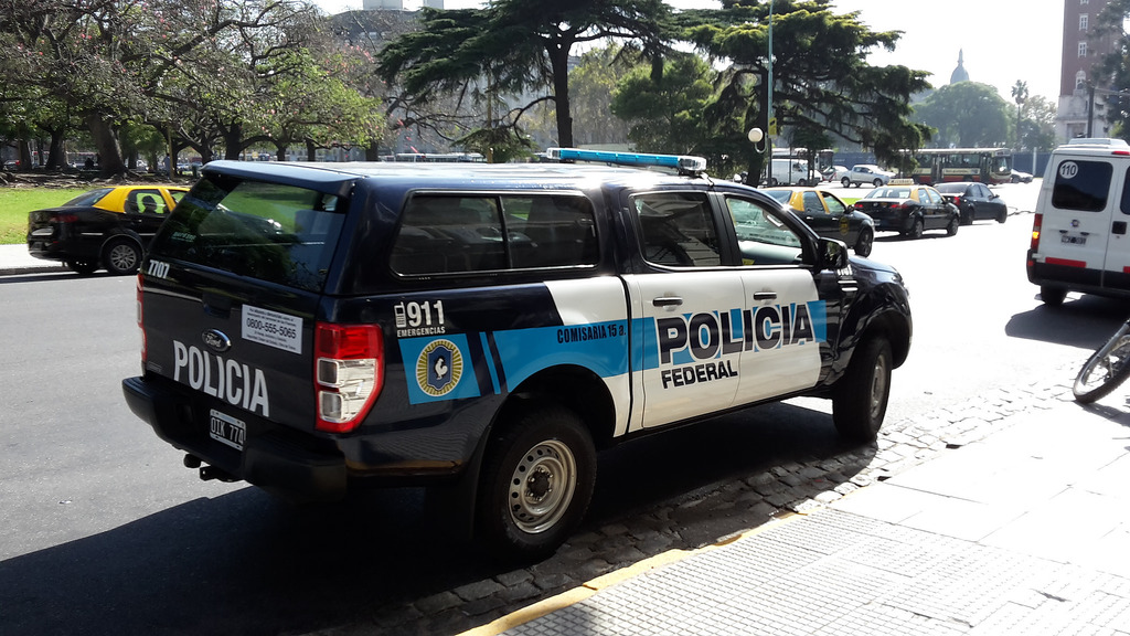 File:Carro de la Policía Federal Argentina.JPG - Wikimedia Commons