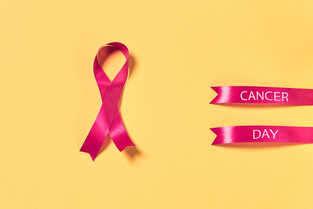 El lazo rosa, el símbolo mundial de la campaña por la prevención del cáncer de mama. Foto: Creative Commons.