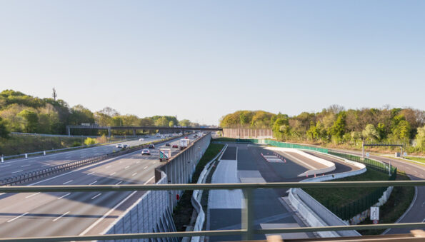 BAst, uno de los proyectos de carga electrónica de Electreon en Alemania. Se trata de una autopista interurbana con la capacidad de cargar a los vehículos durante la conducción. Foto: Creative Commons.