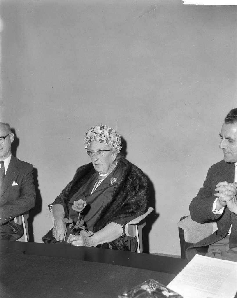 La escritora Agatha Christie en un viaje a los Países Bajos en 1964. Foto: Public Domain Dedication