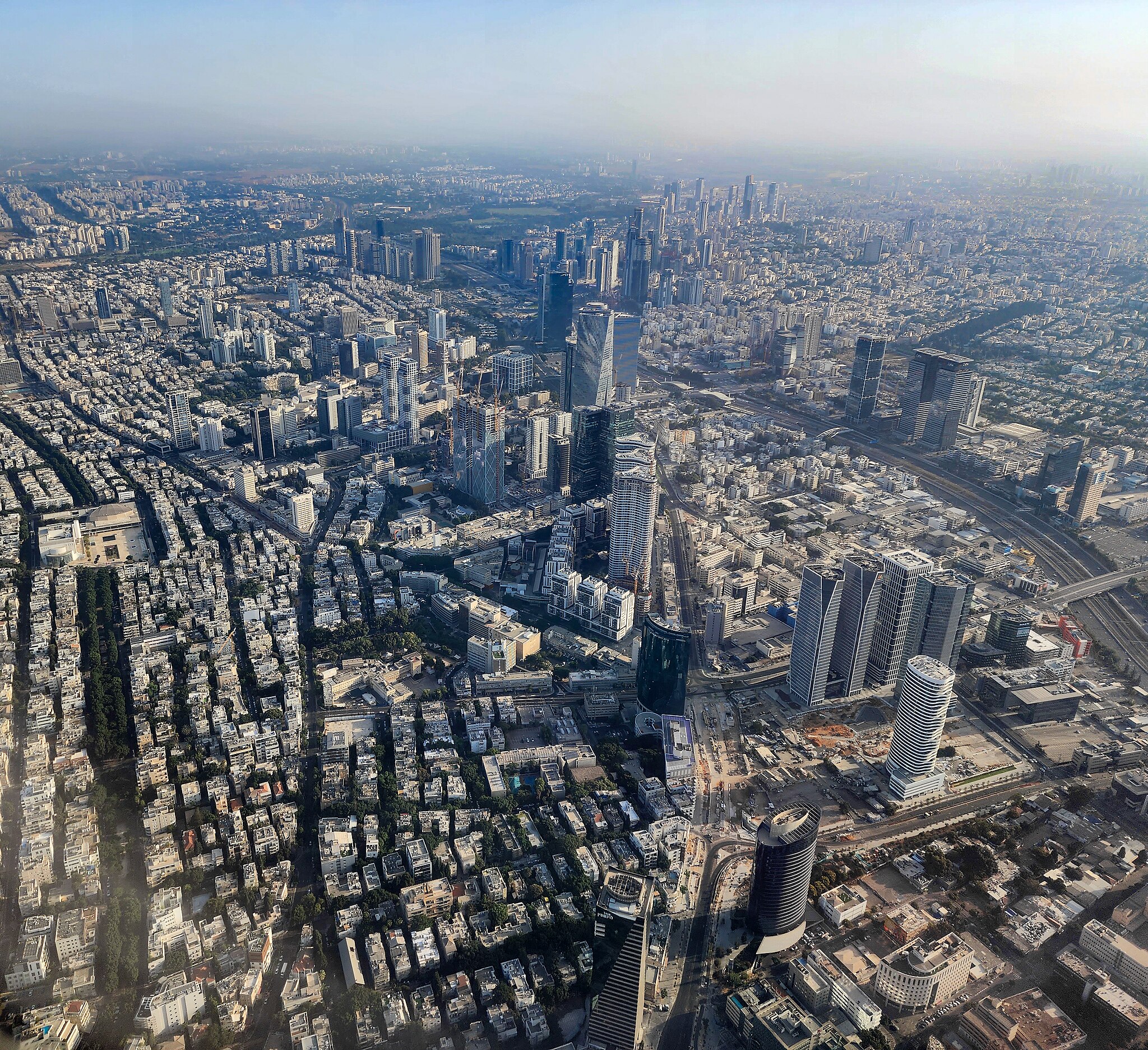 Fotografía aérea de la ciudad de Tel Aviv, Israel. Foto: Ynhockey/WIkimedia Commons.