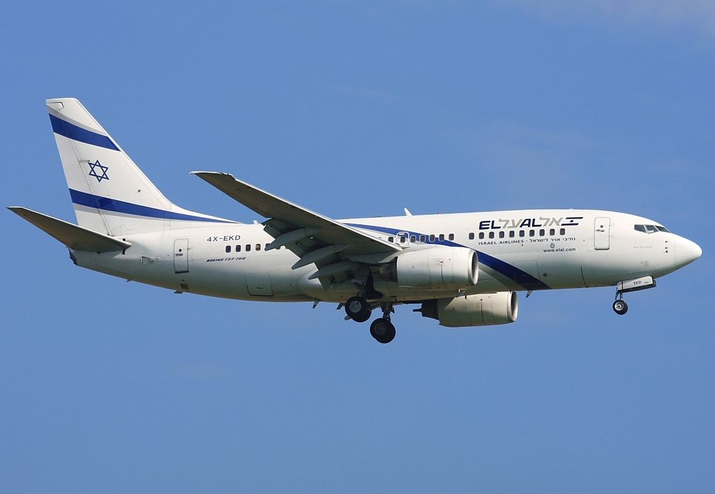 Imagen de un vuelo del Boeing 737-758, uno de los aviones de El Al Israel. Foto: Alan Lebeda/Wikimedia Commons.