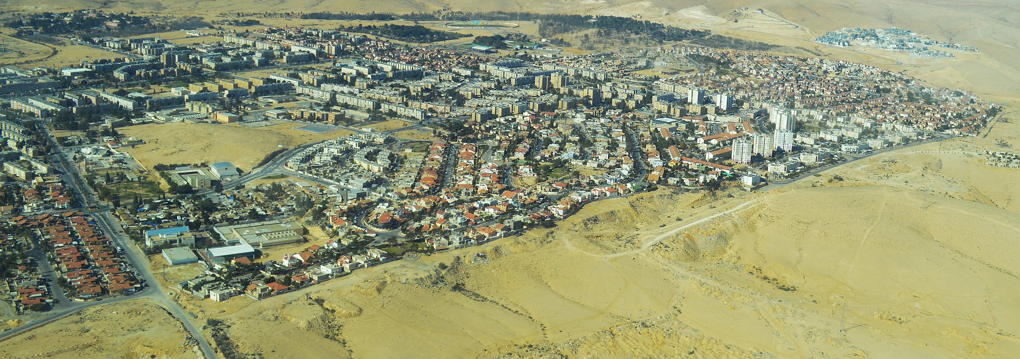 Vista aérea de Dimona, la ciudad en Israel donde se encuentra la nueva planta de la empresa Brenmiller Energy. Foto: Amos Meron/ CC BY-SA 3.0 via Wikimedia Commons.