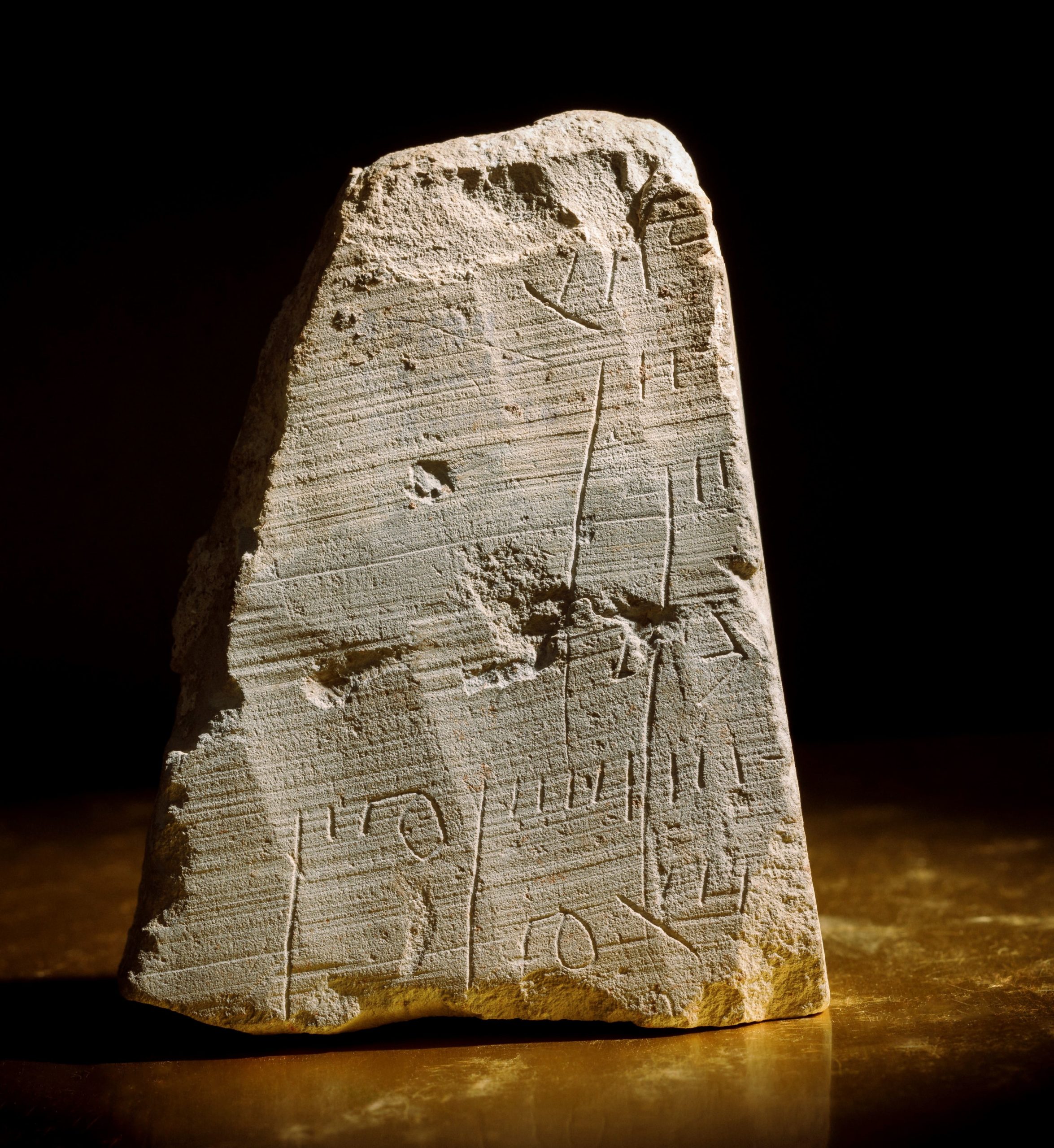 La inscripción en la que se leía el registro financiero de 2.000 años de antigüedad. Foto: Eliyahu Yanai/City of David.