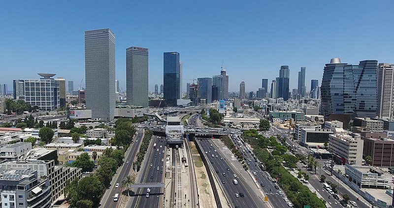 El cruce de autopistas en Hashalom, Tel Aviv. Foto: Alexey Bogoslavsky/ CC BY-SA 4.0, via Wikimedia Commons