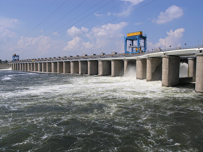 Presa de la central hidroeléctrica Kajovka, en la región de Jersón, Ucrania. Foto: Dmitri Lipunov/ Public domain, via Wikimedia Commons.
