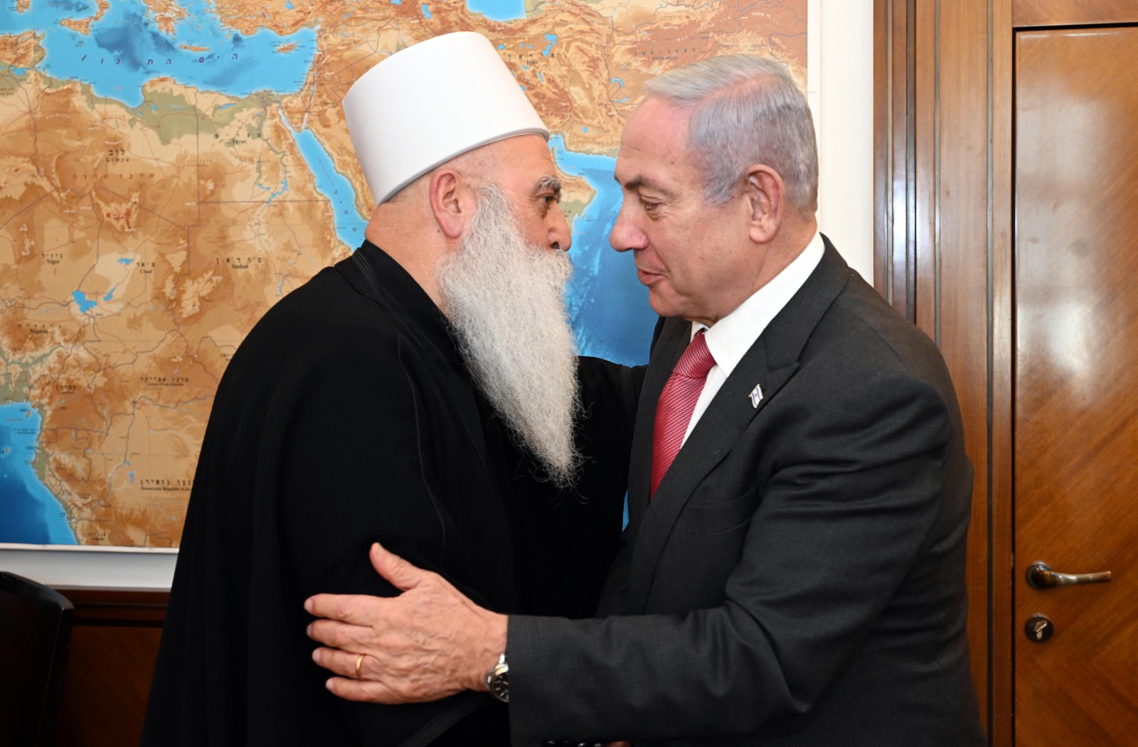 El primer ministro Benjamin Netanyahu se reunió con el líder espiritual druso Shaykh Mowafaq Tarif. Foto: Haim Zach (GPO).