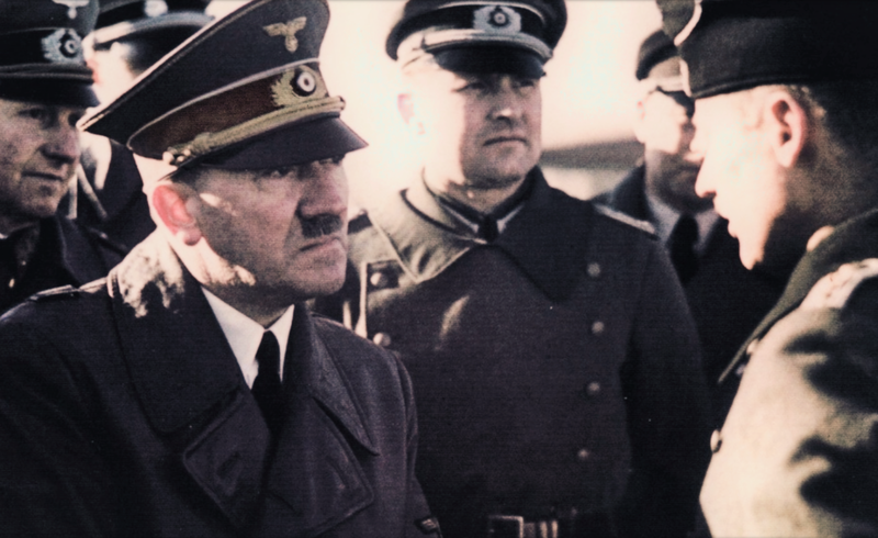Adolf Hitler conociendo soldados, registro tomado entre 1936 y 1945. Foto: Public domain, via Wikimedia Commons.
