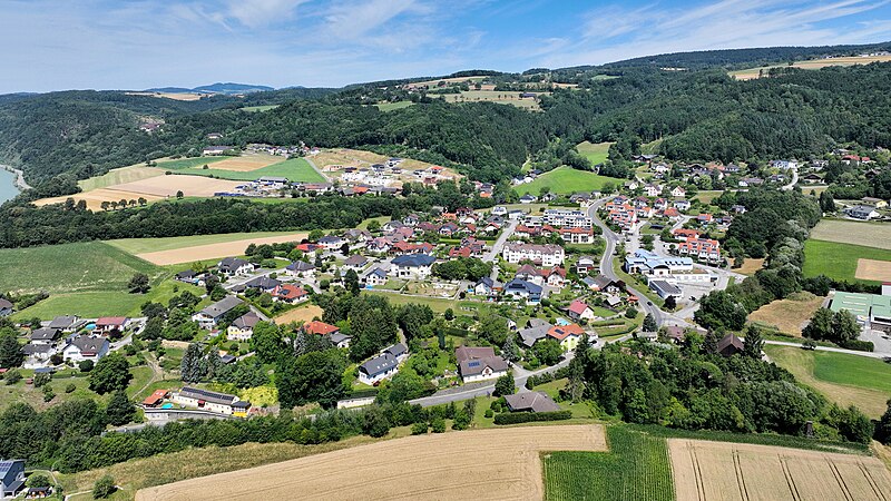 Vista aérea de Hofamt Priel, una localidad del distrito de Melk, en el estado de Baja Austria, Austria. Foto: C.Stadler/Bwag/CC BY-SA 4.0, via Wikimedia Commons.