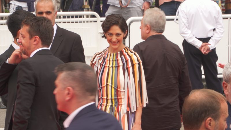 La actriz iraní Zar Amir Ebrahimi, una de las protagonistas y la co-directora de Tatami, en el 75º Festival de Cine de Cannes. Foto: VOA Persian/Public domain, via Wikimedia Commons.