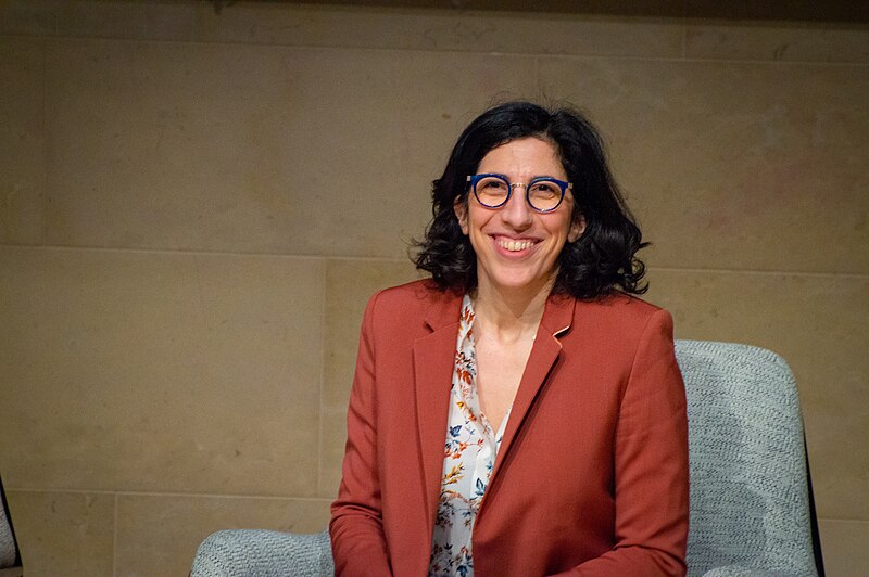 Rima Abdul Malak, ministra de Cultura de Francia, fue una de las impulsoras de la nueva Ley de recuperación de la ley de arte robada por el nazismo. Foto: Le Commissaire/CC BY-SA 4.0, via Wikimedia Commons.