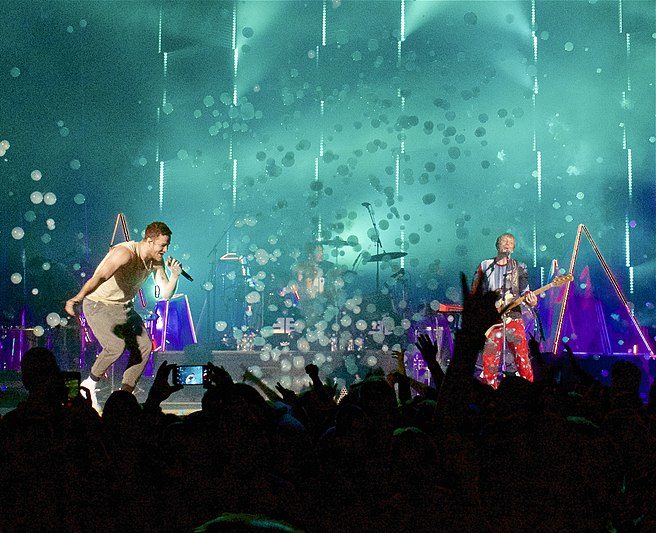 Imagine Dragons en concierto en vivo en Mohegan Sun en Uncasville, Connecticut , en noviembre de 2017. Foto: Danazar/CC BY-SA 4.0 , vía Wikimedia Commons.