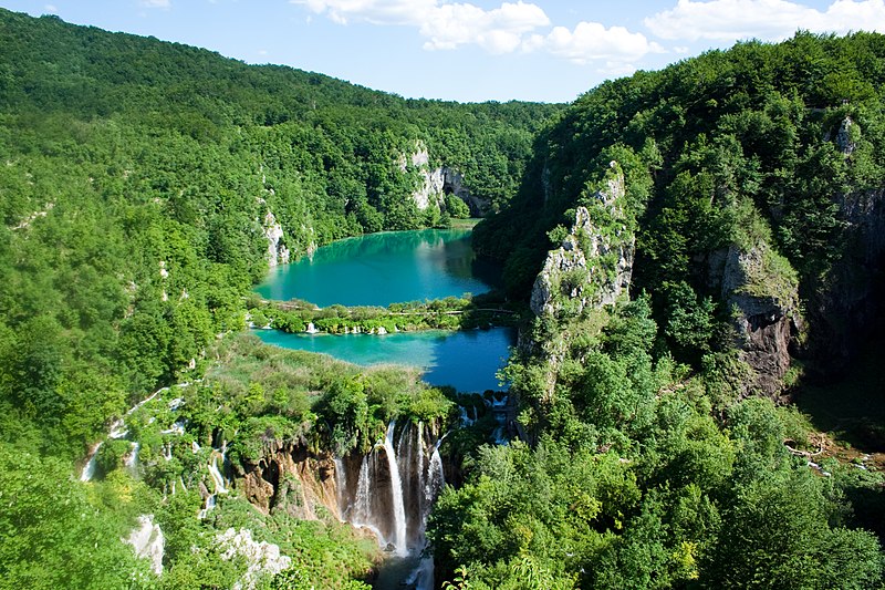 El Parque Nacional de los Lagos de Plitvice, Croacia. Foto: Pablo BM/London, England/CC BY 2.0, via Wikimedia Commons.