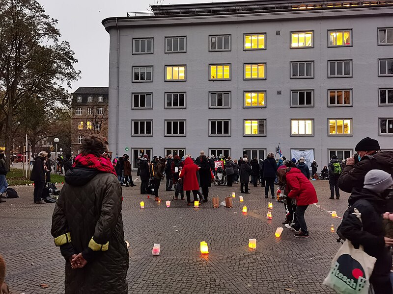 Evento de la Iniciativa para la Reconstrucción de la Sinagoga Bornplatz en el Barrio Grindel de Hamburgo, el 9 de noviembre de 2020. Foto: C.Suthorn /CC-by-sa-4.0 /commons.wikimedia.org.