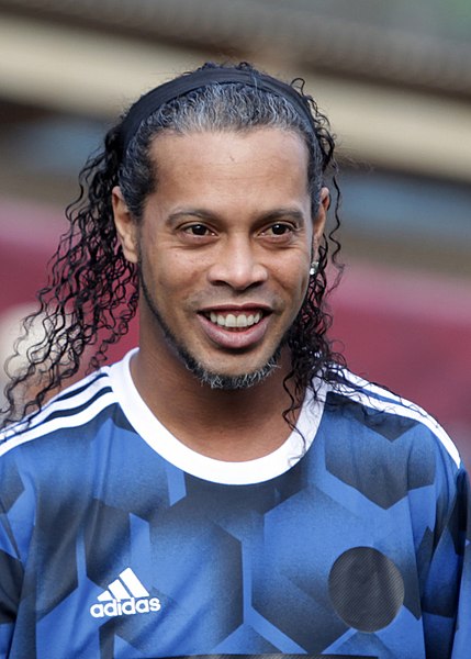 Ronaldo de Assis Moreira, conocido como Ronaldinho Gaúcho, es uno de los exfutbolistas brasileños más importantes de la historia. Foto: Kirill Venediktov/CC BY-SA 3.0 GFDL, vía Wikimedia Commons.