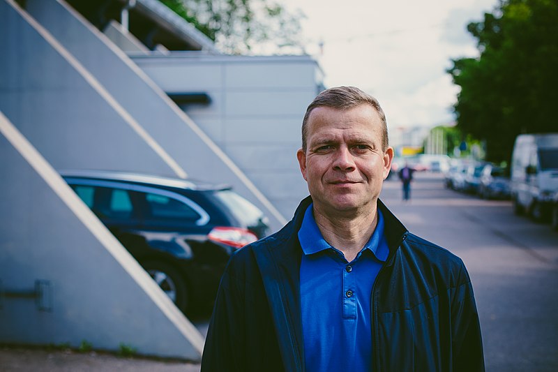 Antti Petteri Orpo es un político finlandés y presidente del Partido de Coalición Nacional, desde este año ocupa el puesto de Primer Ministro de Finlandia. Foto: Kansallinen Kokoomus/Kristian Tervo/CC BY-SA 2.0, via Wikimedia Commons.