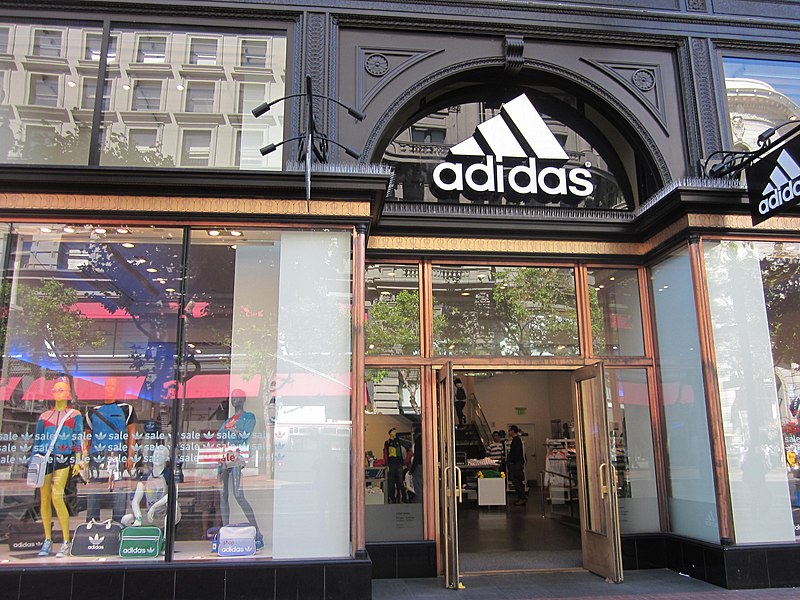 La tienda de Adidas en el Westfield San Francisco Center, San Francisco, Estados Unidos. Foto: BrokenSphere/CC BY-SA 3.0, via Wikimedia Commons.