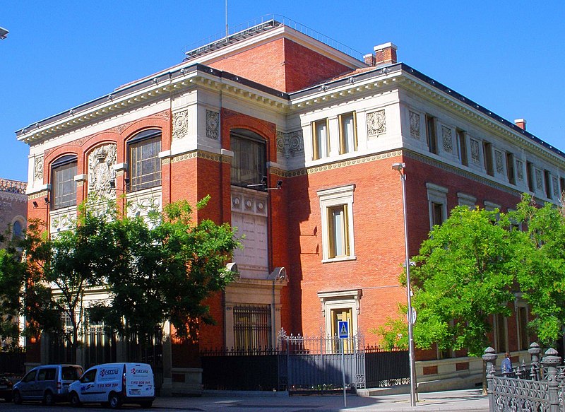 Edificio de la Real Academia Española en Madrid. Foto: Zarateman, CC0, via Wikimedia Commons.