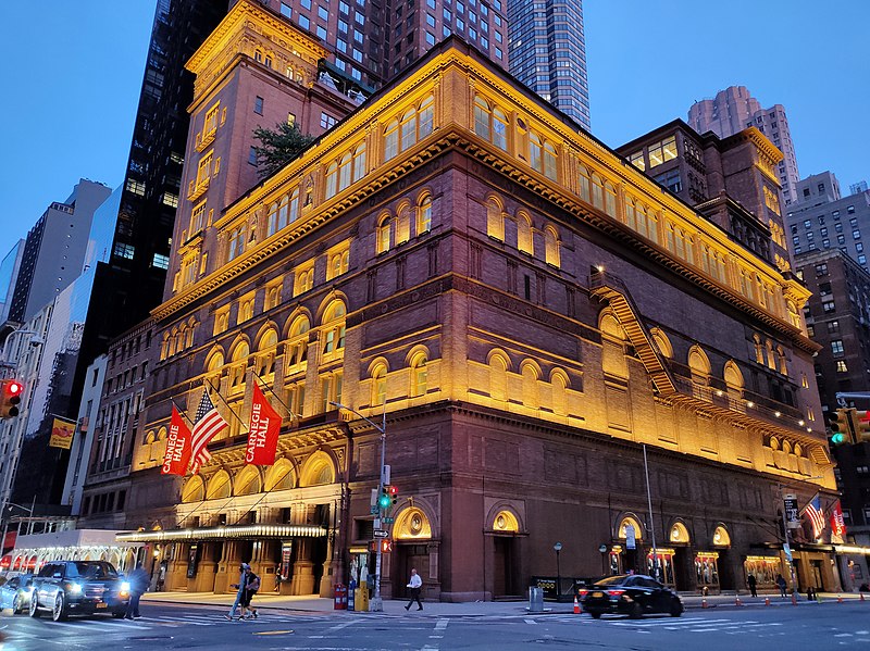 La sala de conciertos Carnegie Hall, en Manhattan, Nueva York. Foto: StrangeTraveler/CC BY-SA 4.0, via Wikimedia Commons.