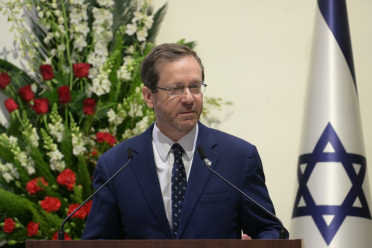 El presidente del estado de Israel, Isaac Herzog, habla en la Casa Presidencial el 8 de mayo de 2023. Foto: Amos Ben Gershom/Government Press Office/CC BY-SA 3.0, via Wikimedia Commons.