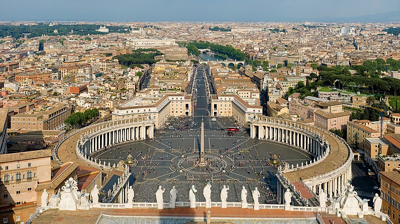 Plaza de San Pedro, Ciudad del Vaticano. Foto: Diliff/CC BY-SA 3.0, via Wikimedia Commons.