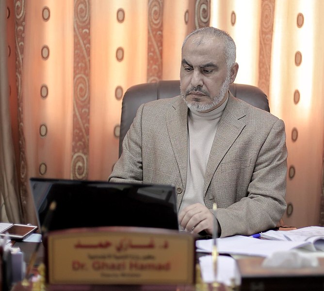 Ghazi Hamad, un alto funcionario de Hamás, viceministro de Asuntos Exteriores en el gobierno de Hamás en 2012. Foto: Dawood alquatati/CC BY-SA 4.0, via Wikimedia Commons.