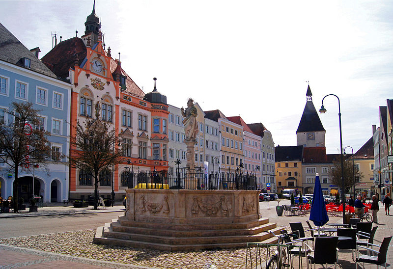 Centro de la ciudad Braunau, Austria. Foto: Stadtamt Braunau am Inn/CC BY-SA 3.0, via Wikimedia Commons.