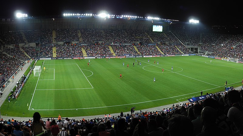 El Teddy Stadium, en Jerusalén, durante el partido final de la UEFA U21 entre España e Italia. Foto: Dindia/CC BY-SA 3.0, via Wikimedia Commons.