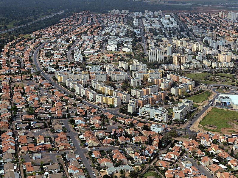 Vista aérea de Kiryat Gat, ciudad en la que se encuentra la planta de fabricación de chips de Intel. Foto: ארכיון קרית גת, CC BY 2.5, via Wikimedia Commons.