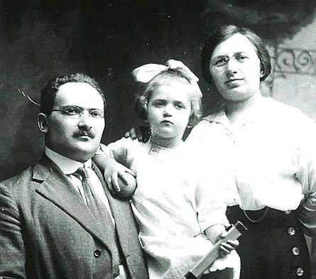 Ber Borochov con su esposa Lyuba y su hija Shoshana en Nueva York, 1916. Foto: Public domain, via Wikimedia Commons.