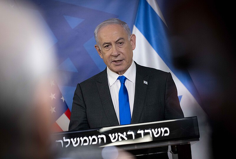 Benjamin Netanyahu, primer ministro israelí, se reúne con el general de la Fuerza Aérea de EE. UU. en Tel Aviv, el 18 de diciembre de 2023. Foto: Chairman of the Joint Chiefs of Staff/CC BY 2.0, via Wikimedia Commons.