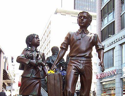 El monumento vandalizado en Berlín era conmemorativo de los niños rescatados de los nazis. Foto: artwork: w:de:Frank Meisler ; picture: user:Concord/CC BY-SA 4.0, via Wikimedia Commons.