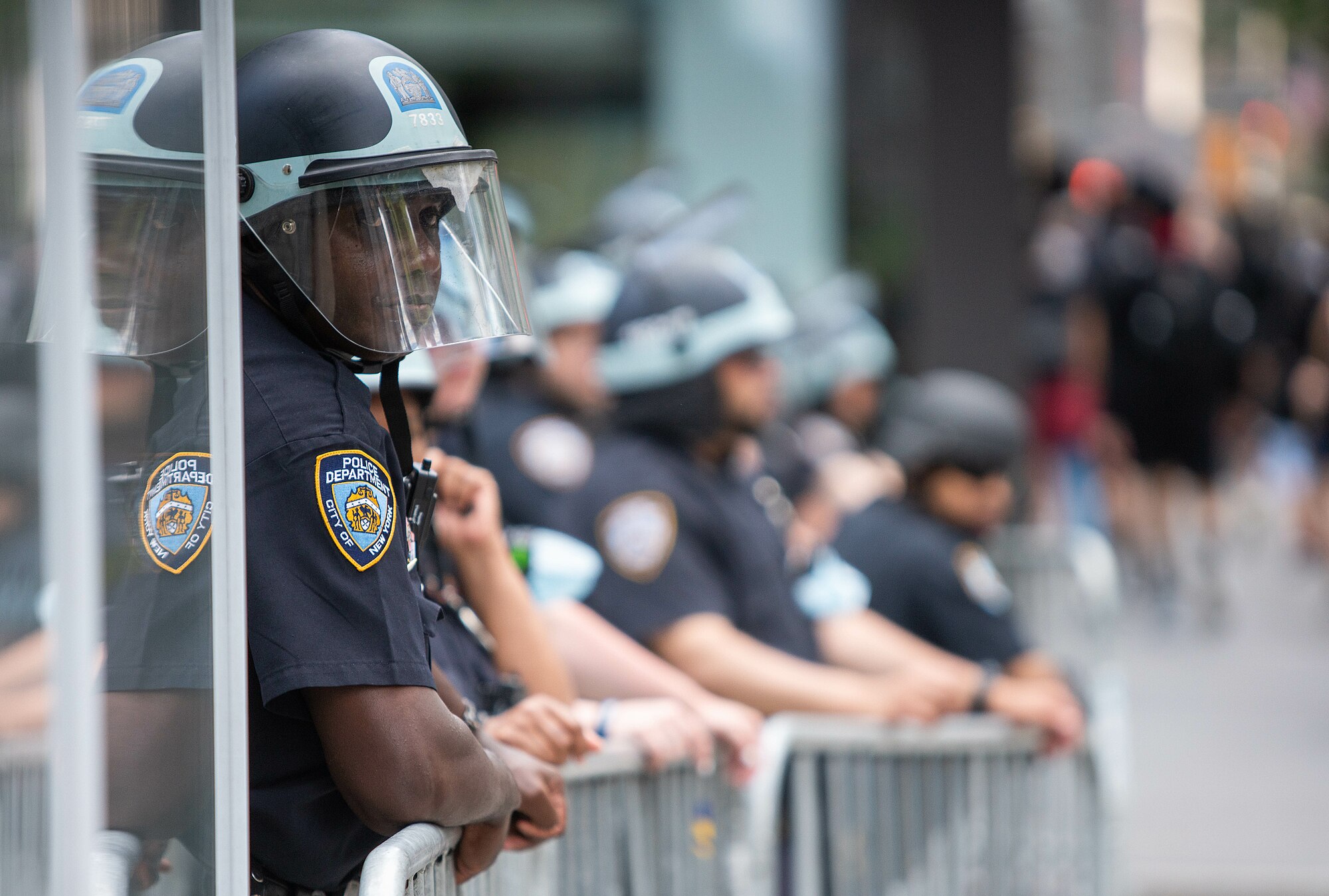 Oficiales de policía de la ciudad de Nueva York con equipo antidisturbios. Foto: Anthony Quintano/Creative Commons Attribution 2.0.