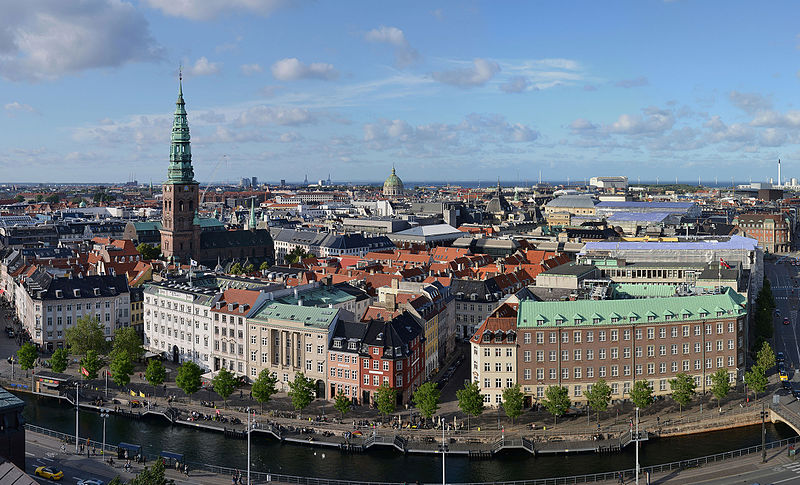 Copenhague vista desde el castillo de Christiansborg. Foto: Pudelek, CC BY-SA 4.0, via Wikimedia Commons.