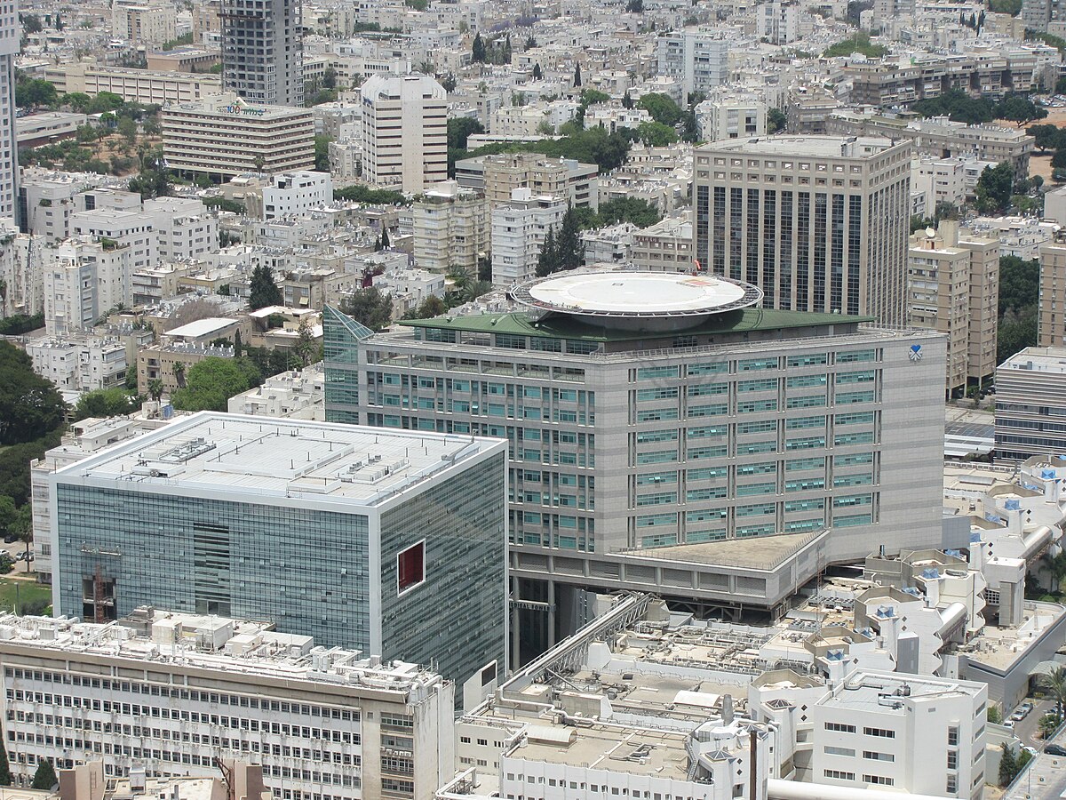 Hospital Ichilov y Centro Médico Sourasky en Tel Aviv. Foto: AlexJilitsky, CC BY-SA 3.0, via Wikimedia Commons.