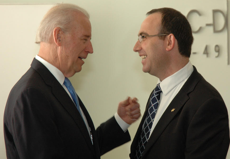 Reunión entre el Prof. Ehud Gazit y Joe Biden en la Universidad de Tel Aviv, el 11 de marzo de 2010. Foto: Michal Rosh Ben-Ami, CC BY-SA 4.0, via Wikimedia Commons.