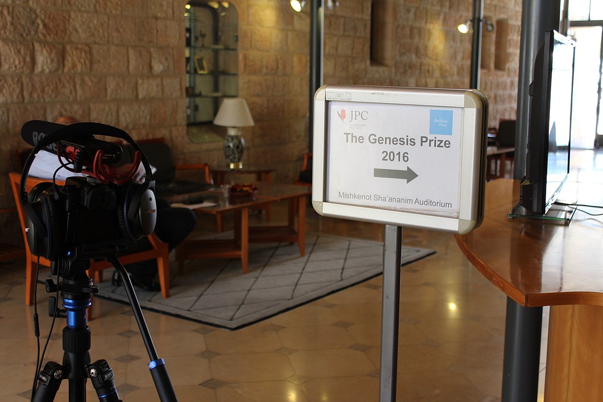 Evento de prensa del Premio GENESIS de 2016. Foto: Jerusalem Press Club from Jerusalem, Israel, CC BY 2.0, via Wikimedia Commons.