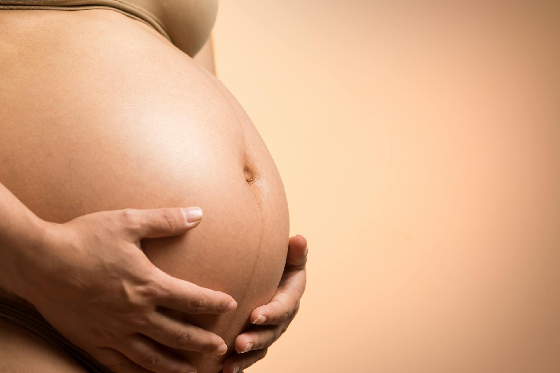 Imagen ilustrativa de una mujer embarazada. Foto: Daniel Reche/Pexels.
