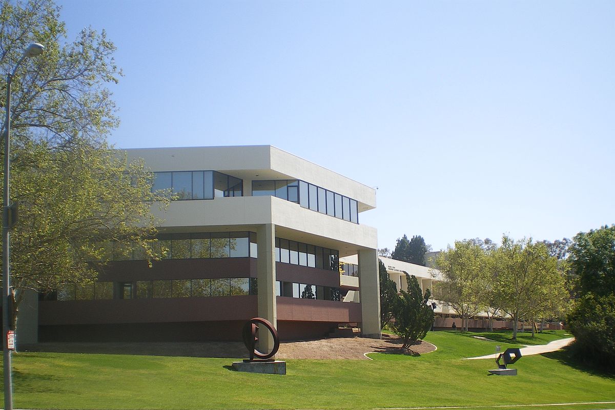Universidad Judía Americana, Bel Air, California, una de las instituciones en la que estudió Jenni Asher. Foto: Cbl62 at English Wikipedia, CC BY-SA 3.0, via Wikimedia Commons.