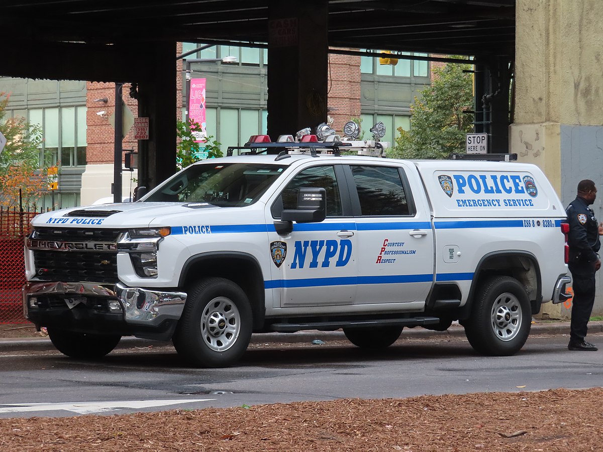 Vehículo del Departamento de Policía de Nueva York. Foto: Jason Lawrence, CC BY 2.0, via Wikimedia Commons.