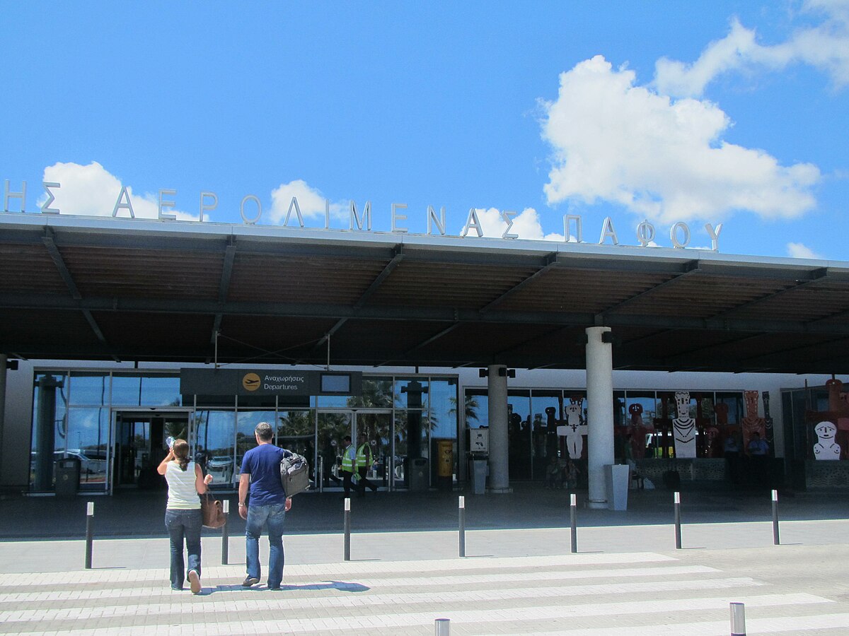Aeropuerto internacional de Paphos. Foto: Romeparis, CC BY-SA 3.0, via Wikimedia Commons.