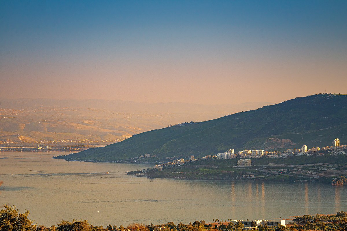 El mar de Galilea desde el moshav Kahal. Foto: Alexey Goral, CC BY-SA 4.0, via Wikimedia Commons.