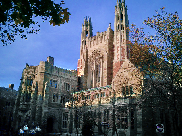 Facultad de Derecho de Yale en el edificio Sterling. Foto: Shmitra at the English-language Wikipedia, CC BY-SA 3.0, via Wikimedia Commons.
