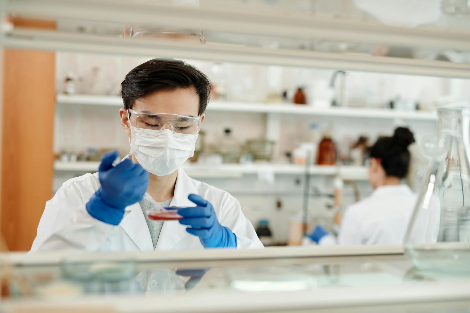 AION Labs colabora con destacados inventores, científicos y tecnólogos para abordar los desafíos más importantes en el descubrimiento y desarrollo de fármacos. Foto: Edward Jenner/Pexels.