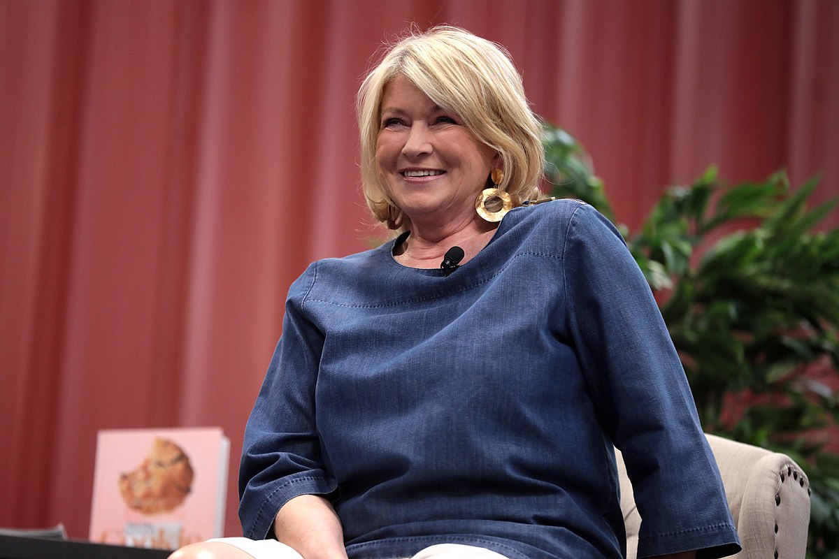 Martha Stewart hablando con los asistentes en WestWorld of Scottsdale en 2019 en Arizona. Foto: Gage Skidmore from Peoria, AZ, United States of America, CC BY-SA 2.0, via Wikimedia Commons.