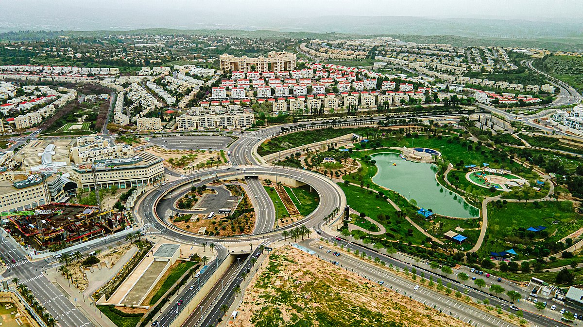 Imagen aérea del centro de Modi'in, Israel, Foto: Davidi Vardi Pikiwiki Israel, CC BY 2.5, via Wikimedia Commons.